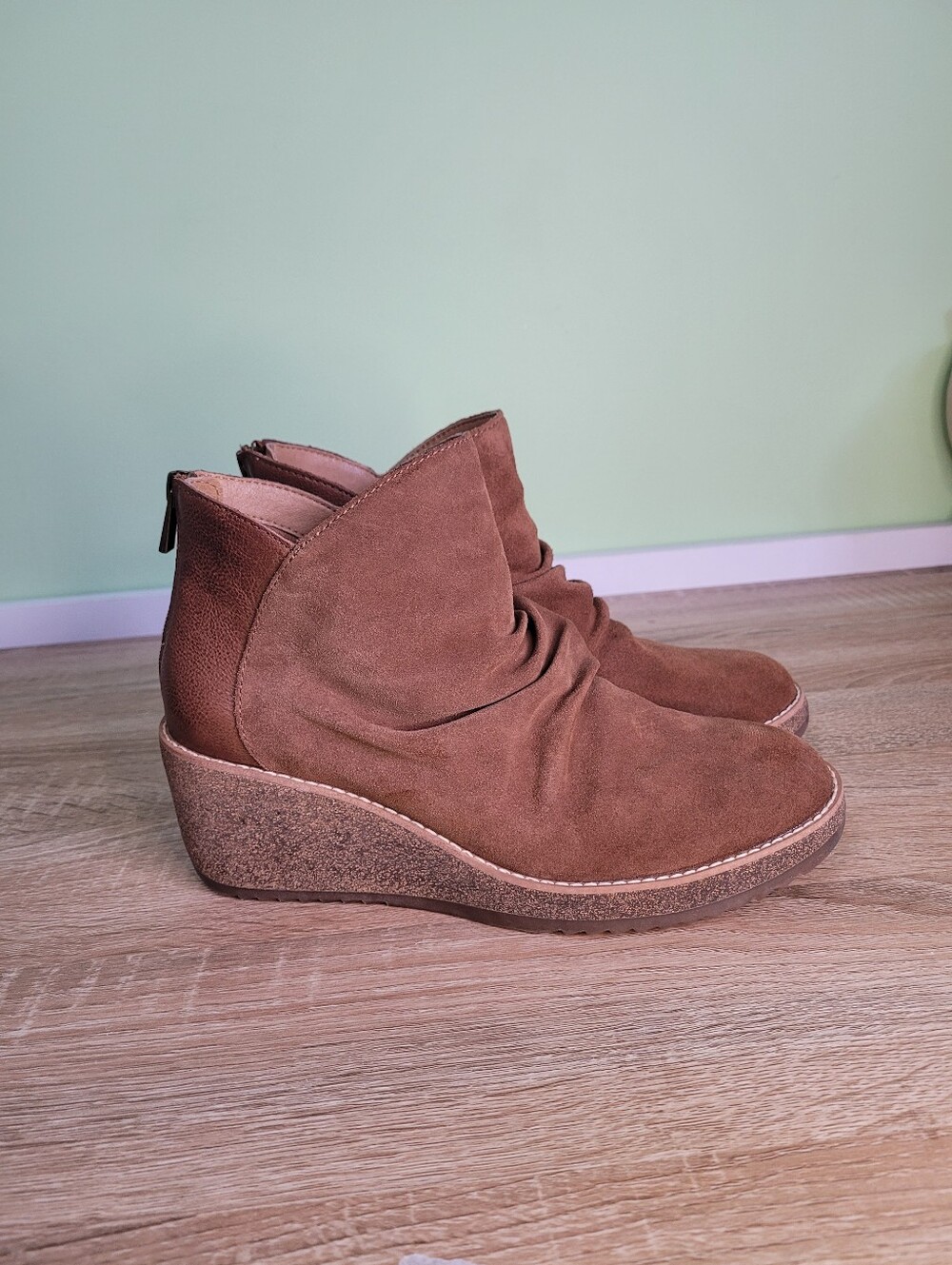 Aetrex Kara Suede Wedge Boot Cognac 8.5 Chunky Leather Zip-up Cork Wedge